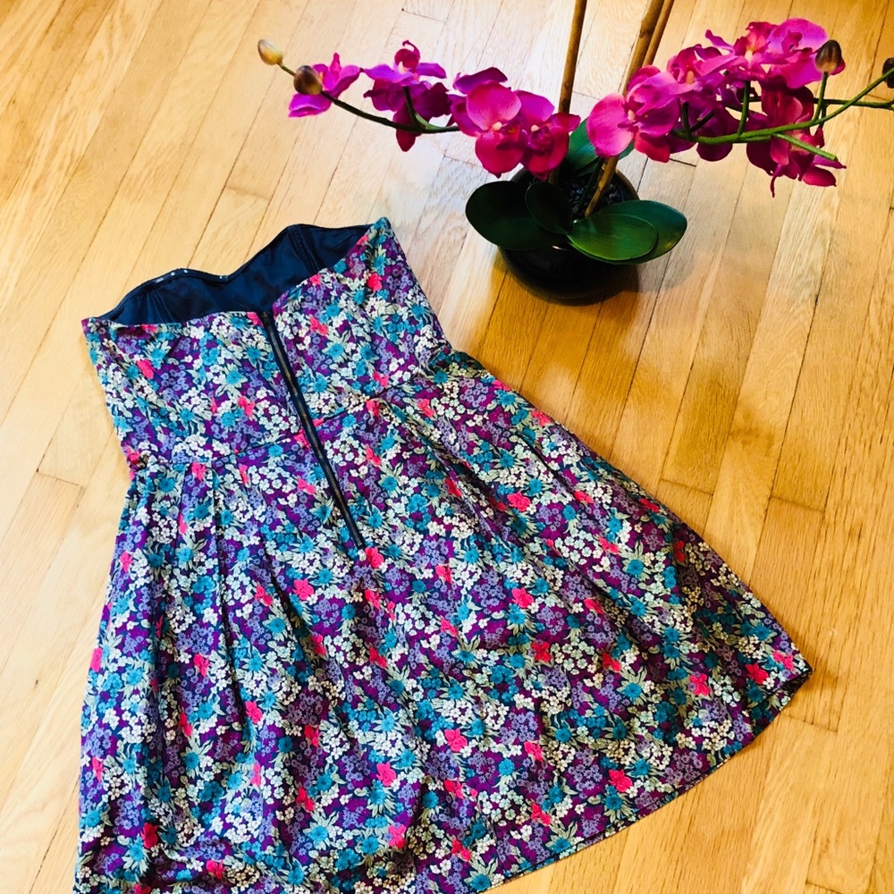 🌺 Strapless Floral Dress 🌺 - Picture 4 of 4